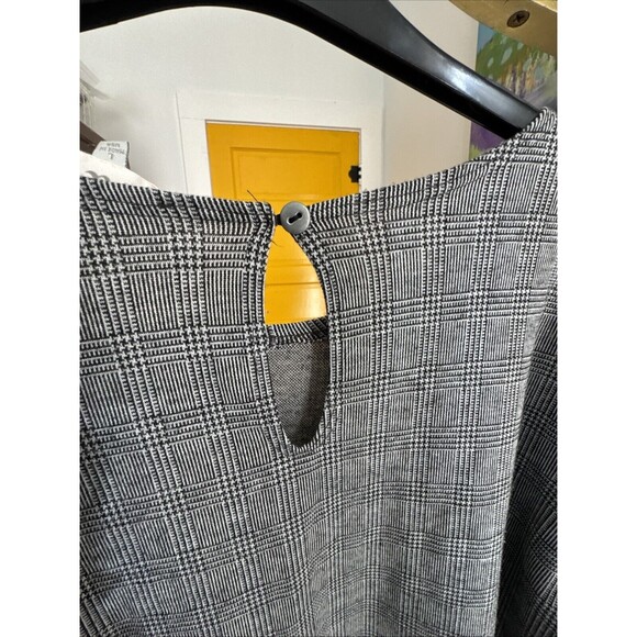 Thyme & Honey Women’s L Houndstooth Pattern With Black & Red Stripes Down Sleeve - Picture 8 of 11